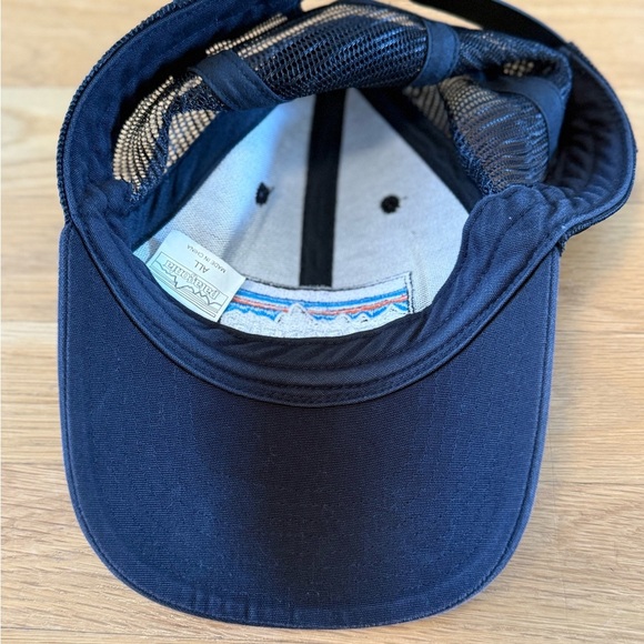 Patagonia Black snap back hat Cap with Vibrant Logo - Picture 6 of 7